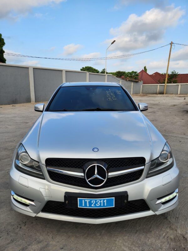 Mercedes Benz C200 - Image 2