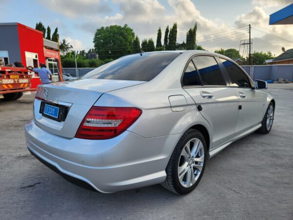 Mercedes Benz C200 - Image 5