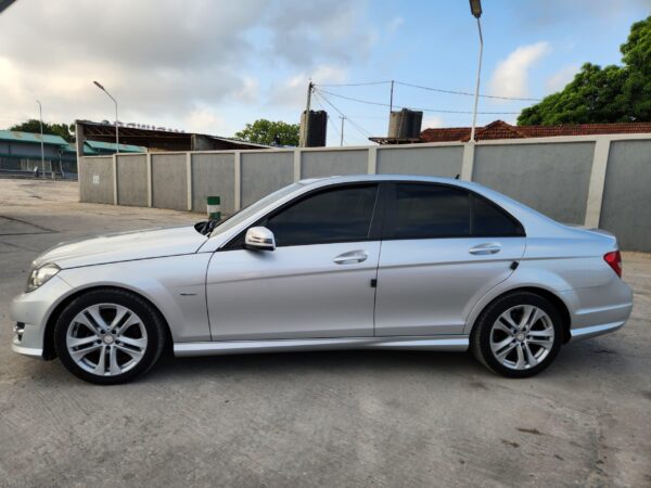 Mercedes Benz C200 - Image 6