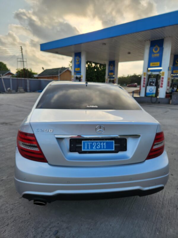 Mercedes Benz C200 - Image 7