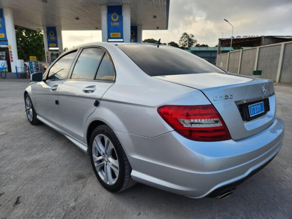 Mercedes Benz C200 - Image 11