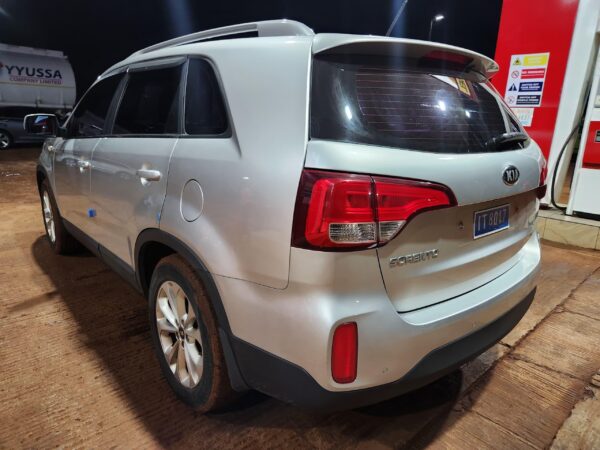 KIA Sorento 2013 - Image 6