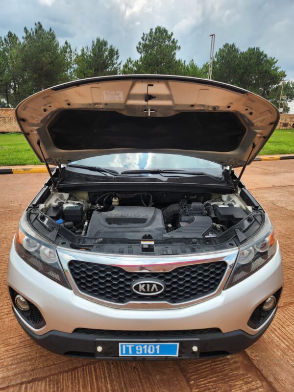 KIA Sorento 2011 - Image 2