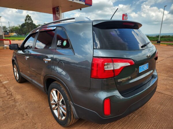 KIA Sorento 2013 - Image 17