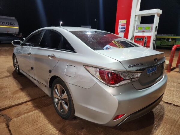 HYUNDAI Sonata 2012 - Image 2