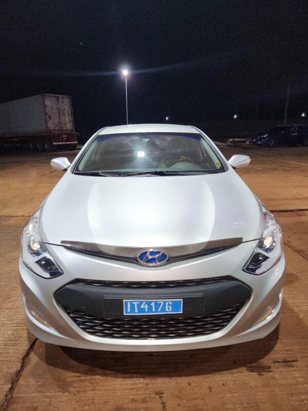 HYUNDAI Sonata 2012 - Image 3