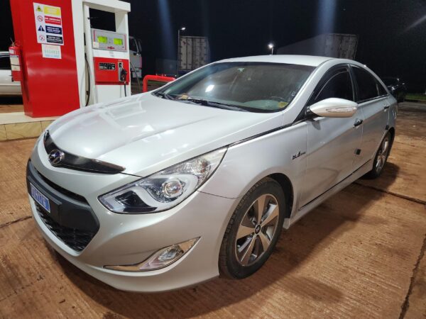 HYUNDAI Sonata 2012 - Image 4