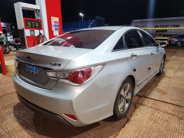 HYUNDAI Sonata 2012 - Image 6