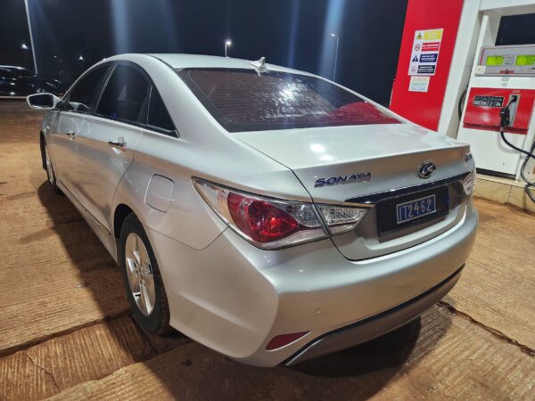 HYUNDAI Sonata 2012 - Image 9